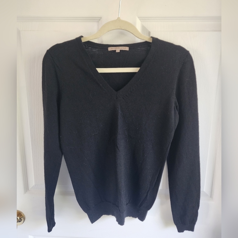 Extra Fine Merino Wool V neck Lightweight Black Pullover XS despite label